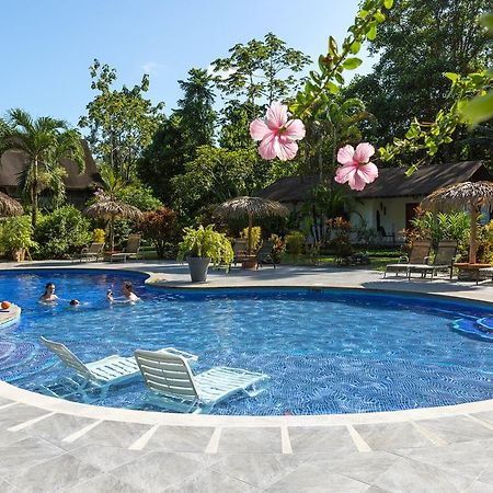 קאוויטה Hotel Suizo Loco Lodge & Resort מראה חיצוני תמונה
