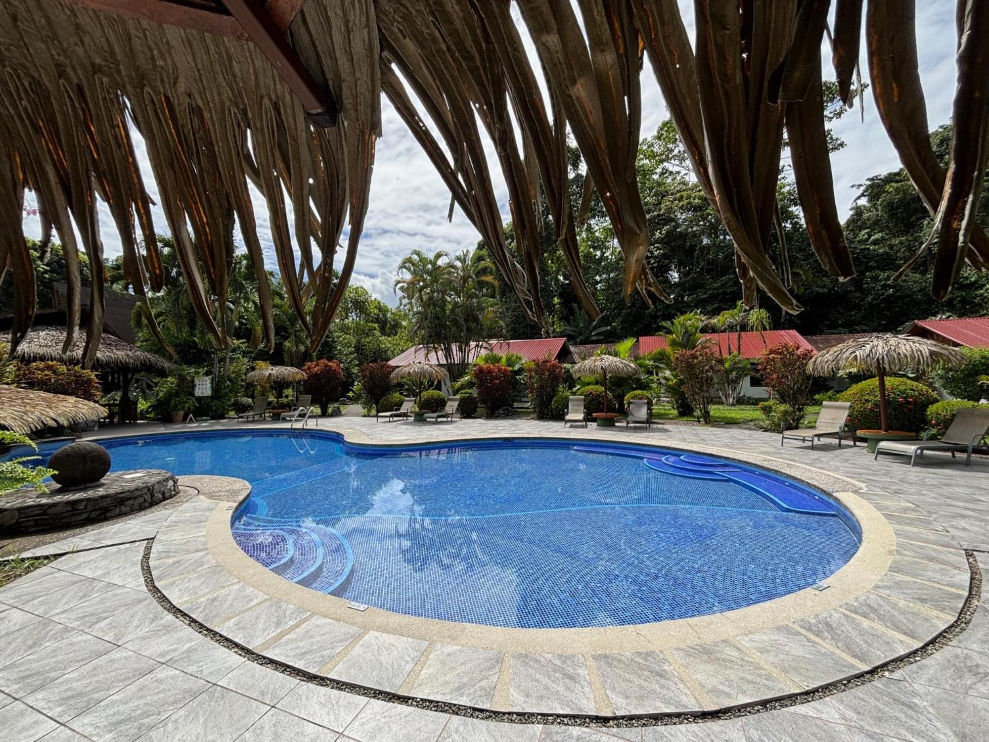 קאוויטה Hotel Suizo Loco Lodge & Resort מראה חיצוני תמונה