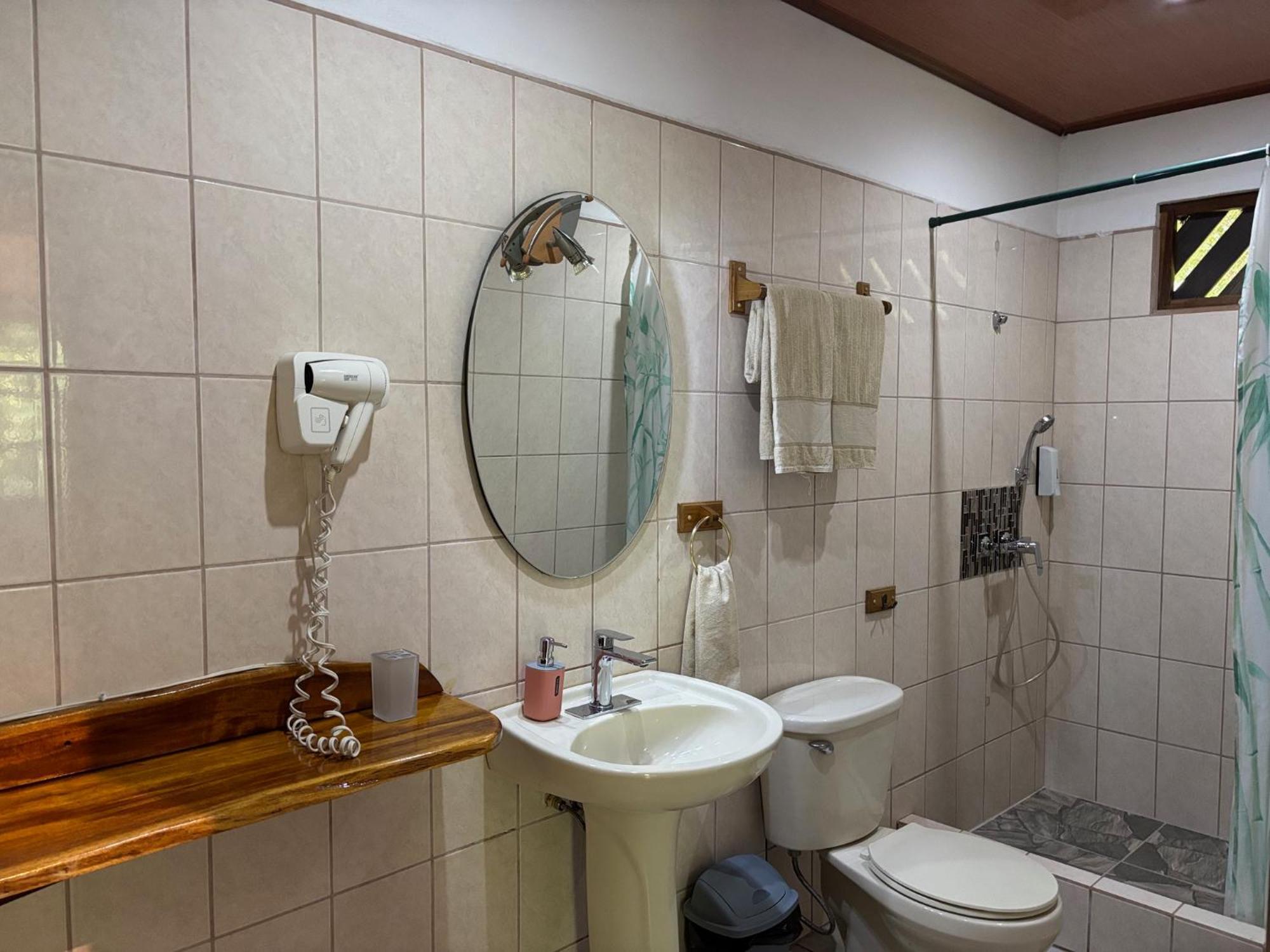 קאוויטה Hotel Suizo Loco Lodge & Resort מראה חיצוני תמונה
