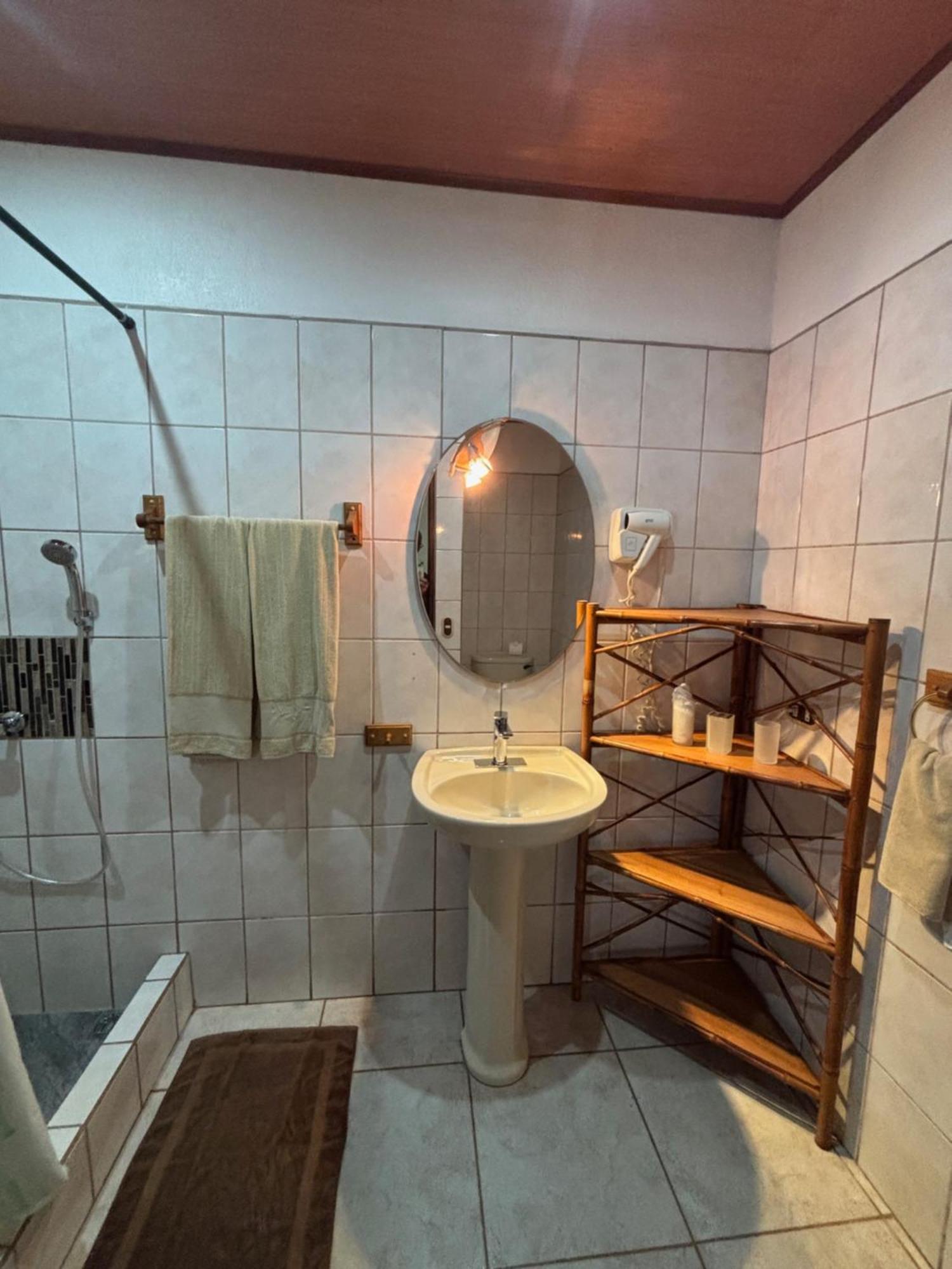 קאוויטה Hotel Suizo Loco Lodge & Resort מראה חיצוני תמונה