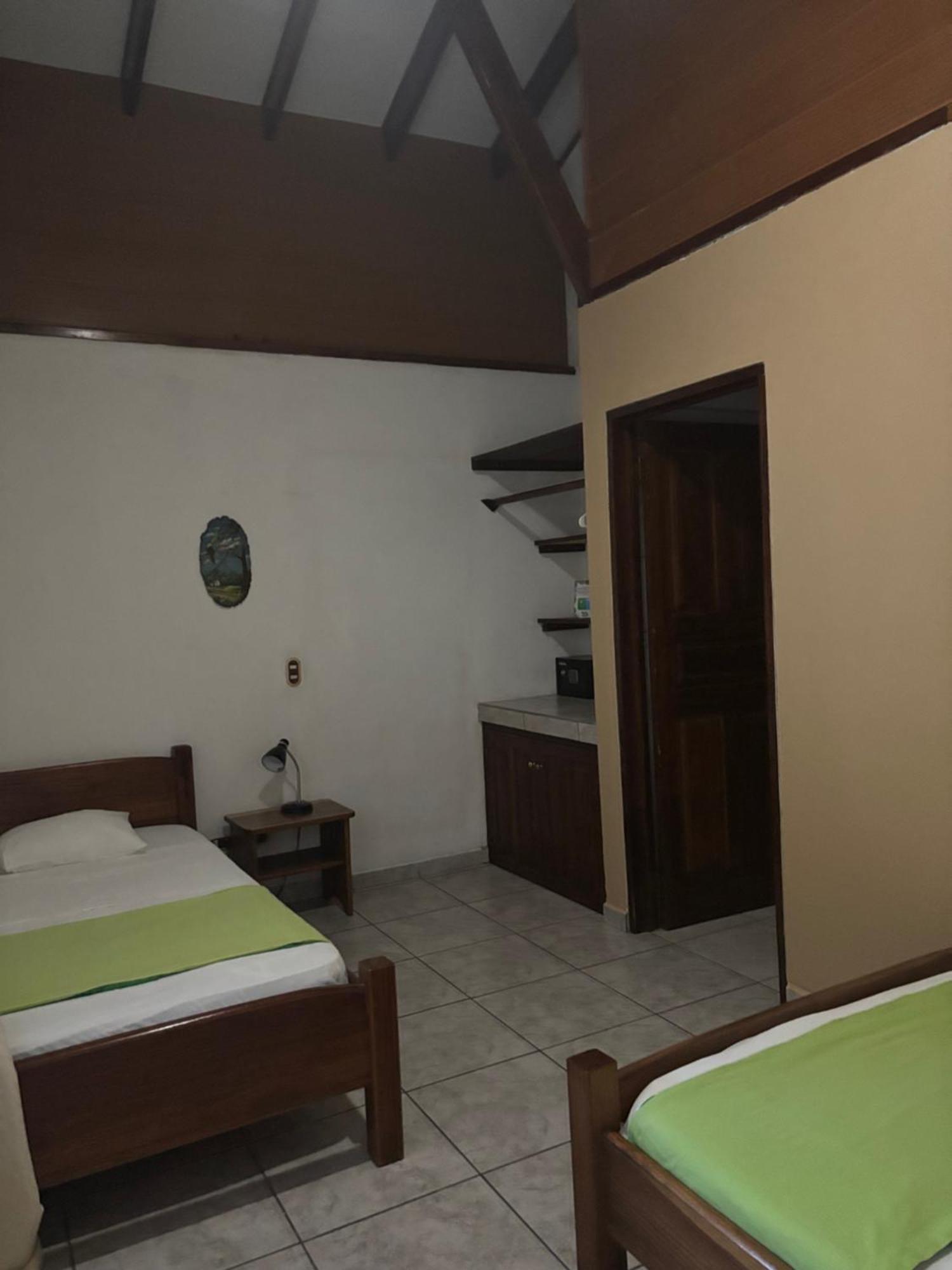 קאוויטה Hotel Suizo Loco Lodge & Resort מראה חיצוני תמונה