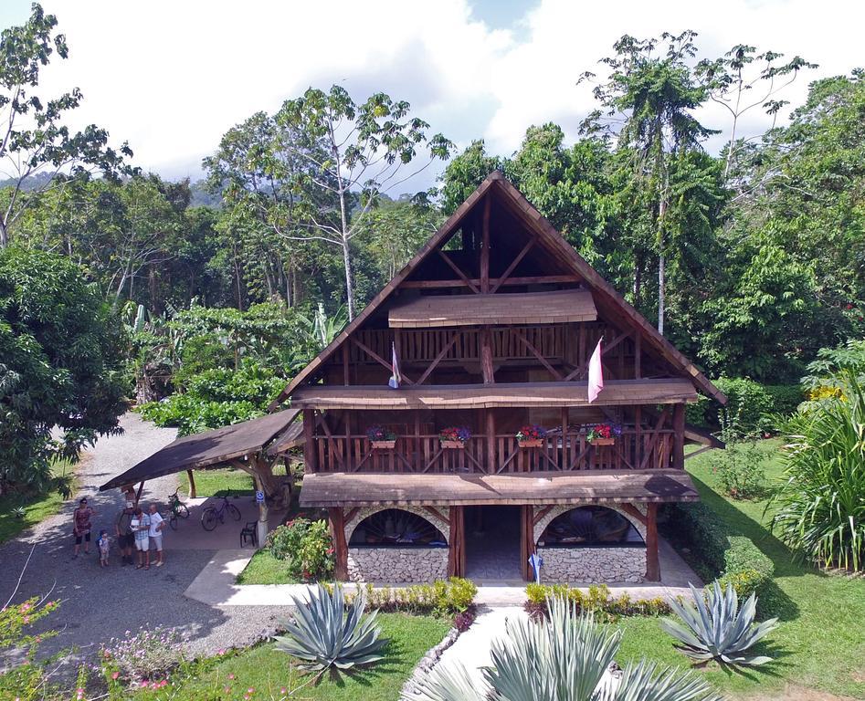 קאוויטה Hotel Suizo Loco Lodge & Resort מראה חיצוני תמונה